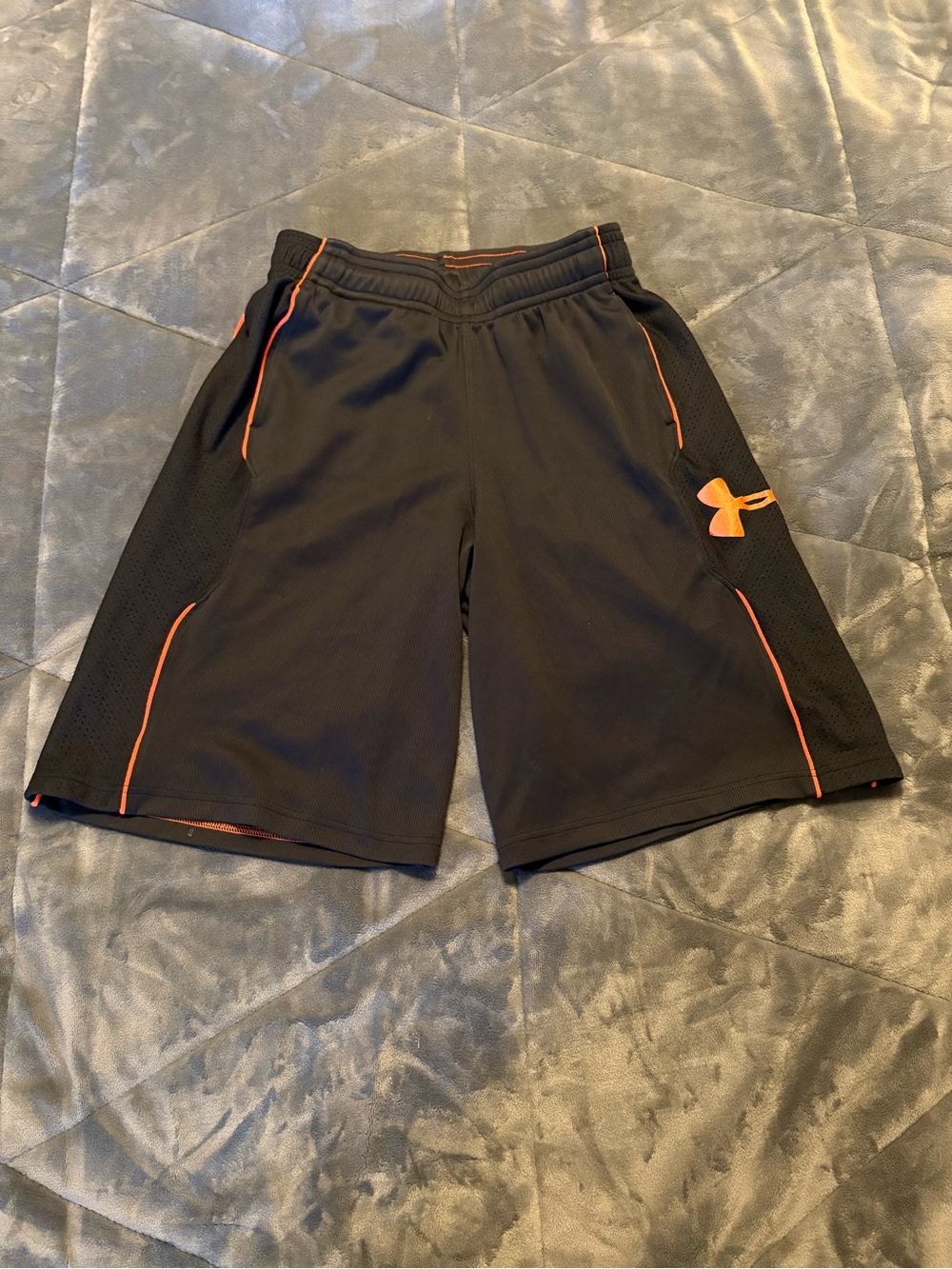 Under Armour Mens Med Black & Orange Basketball Shorts Drawstring Elastic Waist